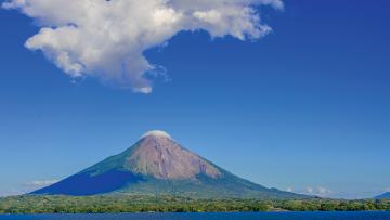 Océans, lacs et volcans